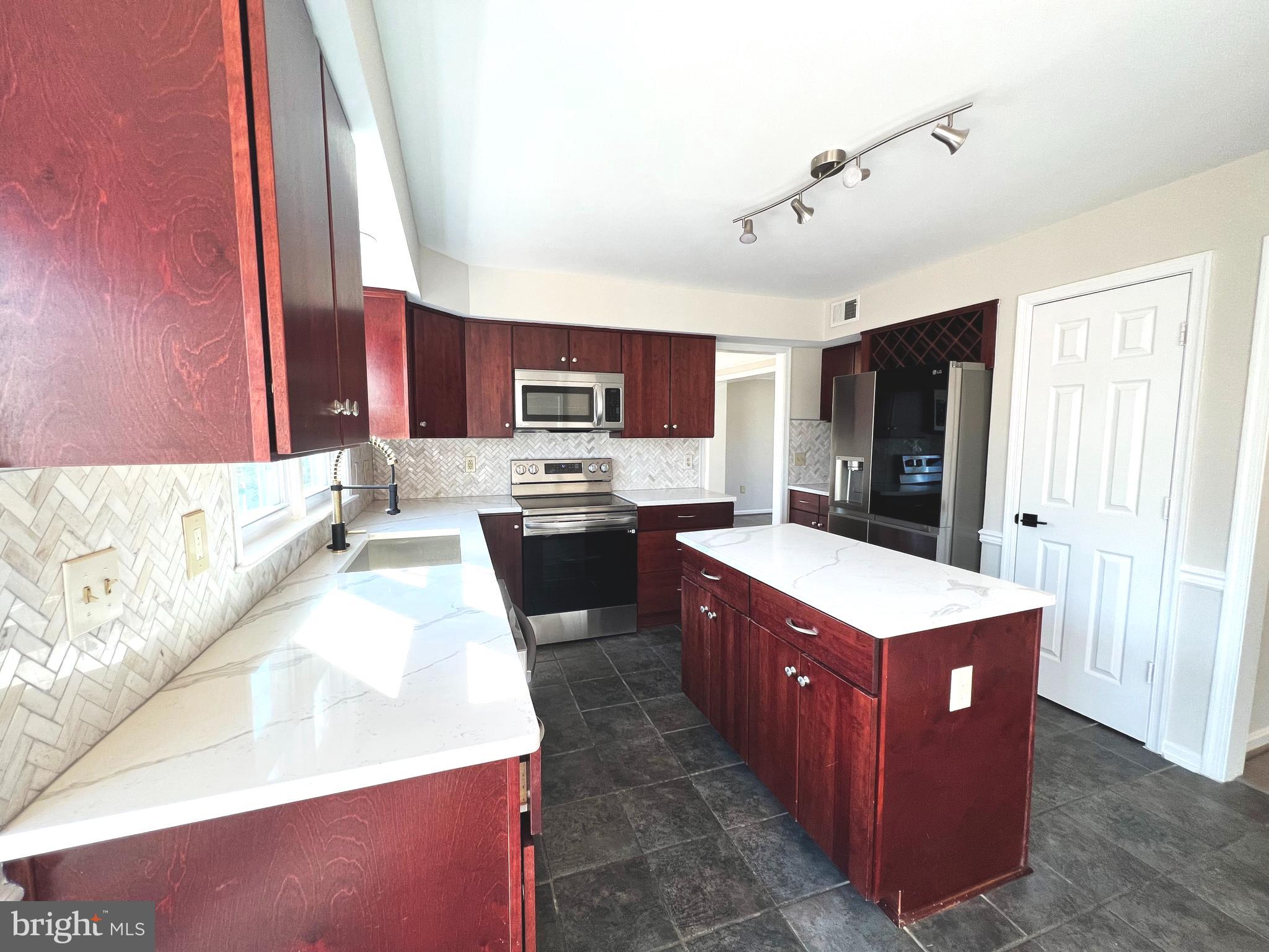 11601 Admiral Court Laurel, MD 20708 - Photo 9 of 19 Gallery Image 9