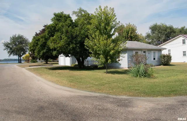 $75,000 | 601 North Second Street, Oquawka, IL 61469