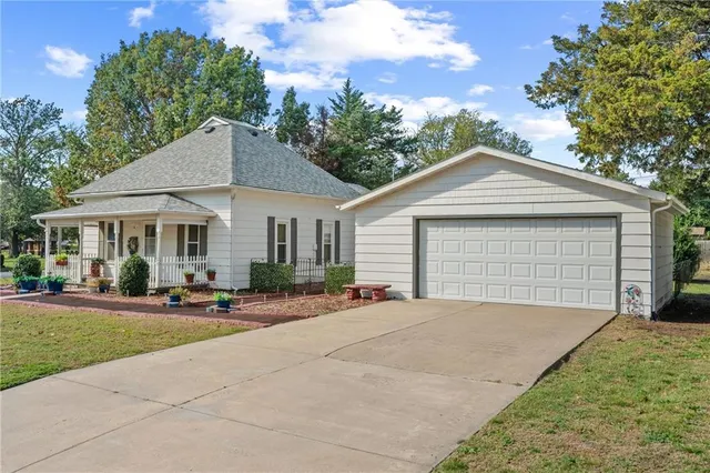 $119,000 | 101 North Ridgeway Street, Caney, KS 67333