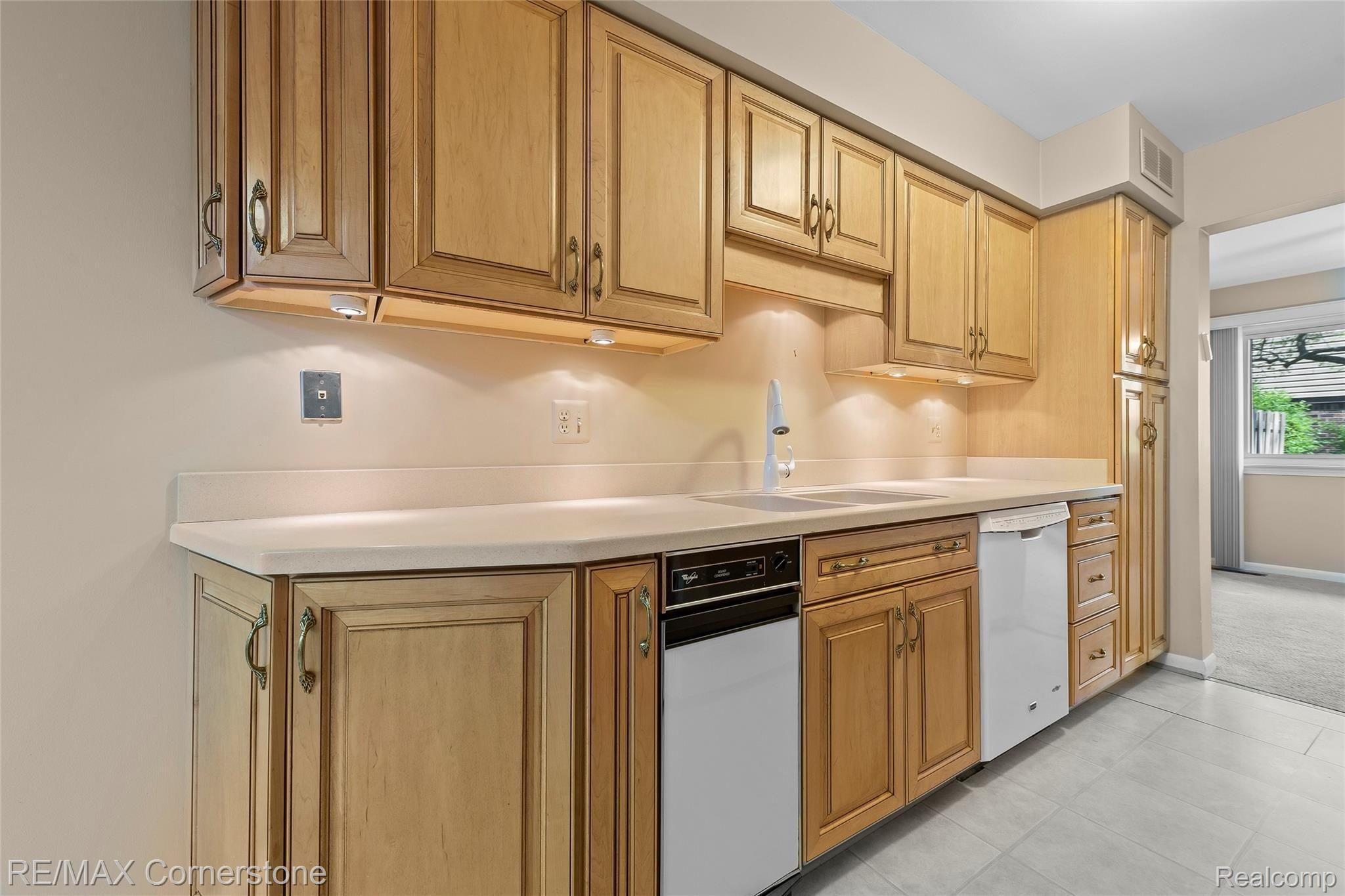 32133 West 12 Mile Road Farmington, MI 48334 - Photo 11 of 24 Kitchen (3).jpg