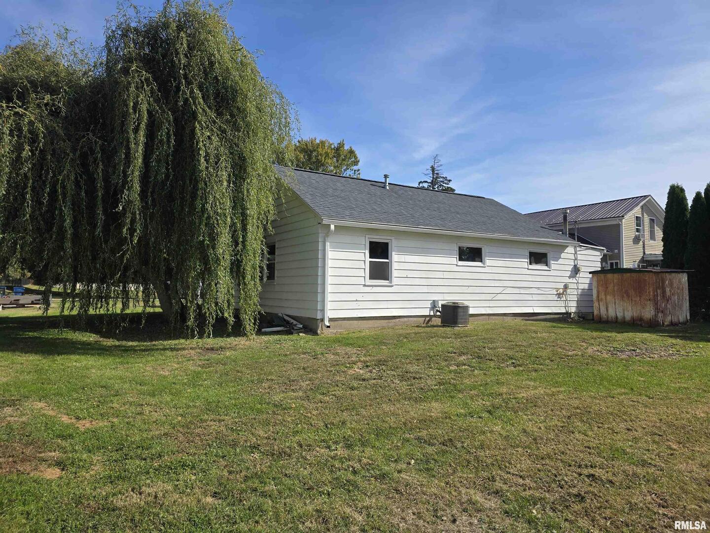 306 8th Avenue South Albany, IL 61230 - Photo 2 of 10 a front view of a house with a yard