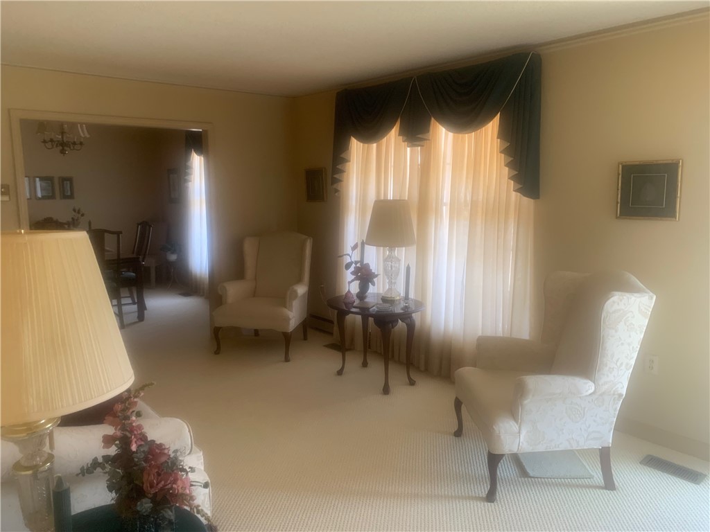 701 Pinewood Drive Pendleton, SC 29670 - Photo 9 of 28 Living Room