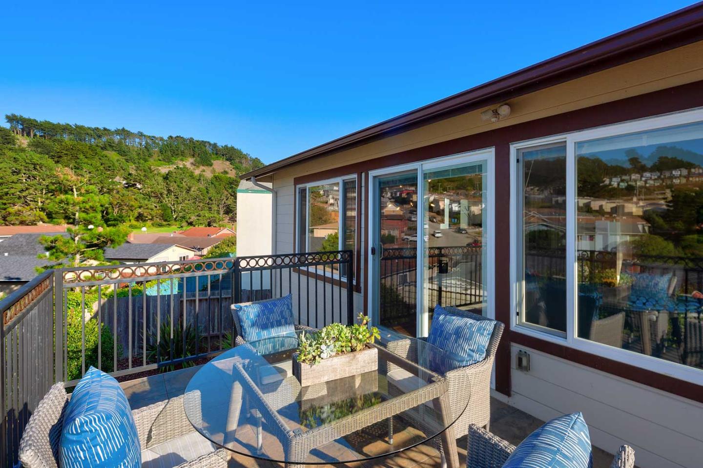 17 Moon Gate Court Pacifica, CA 94044 - Photo 11 of 36 a view of a patio with a table and chairs