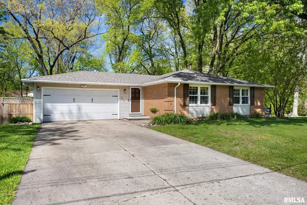 $210,000 | 4913 West Woodfern Road, Peoria, IL 61607