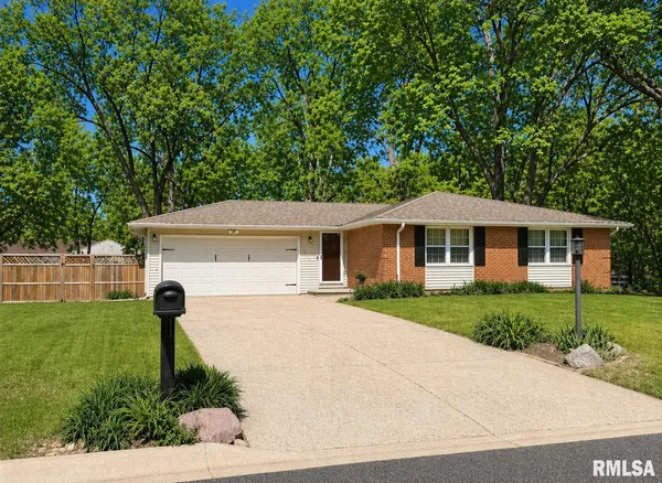 $210,000 | 4913 West Woodfern Road, Peoria, IL 61607