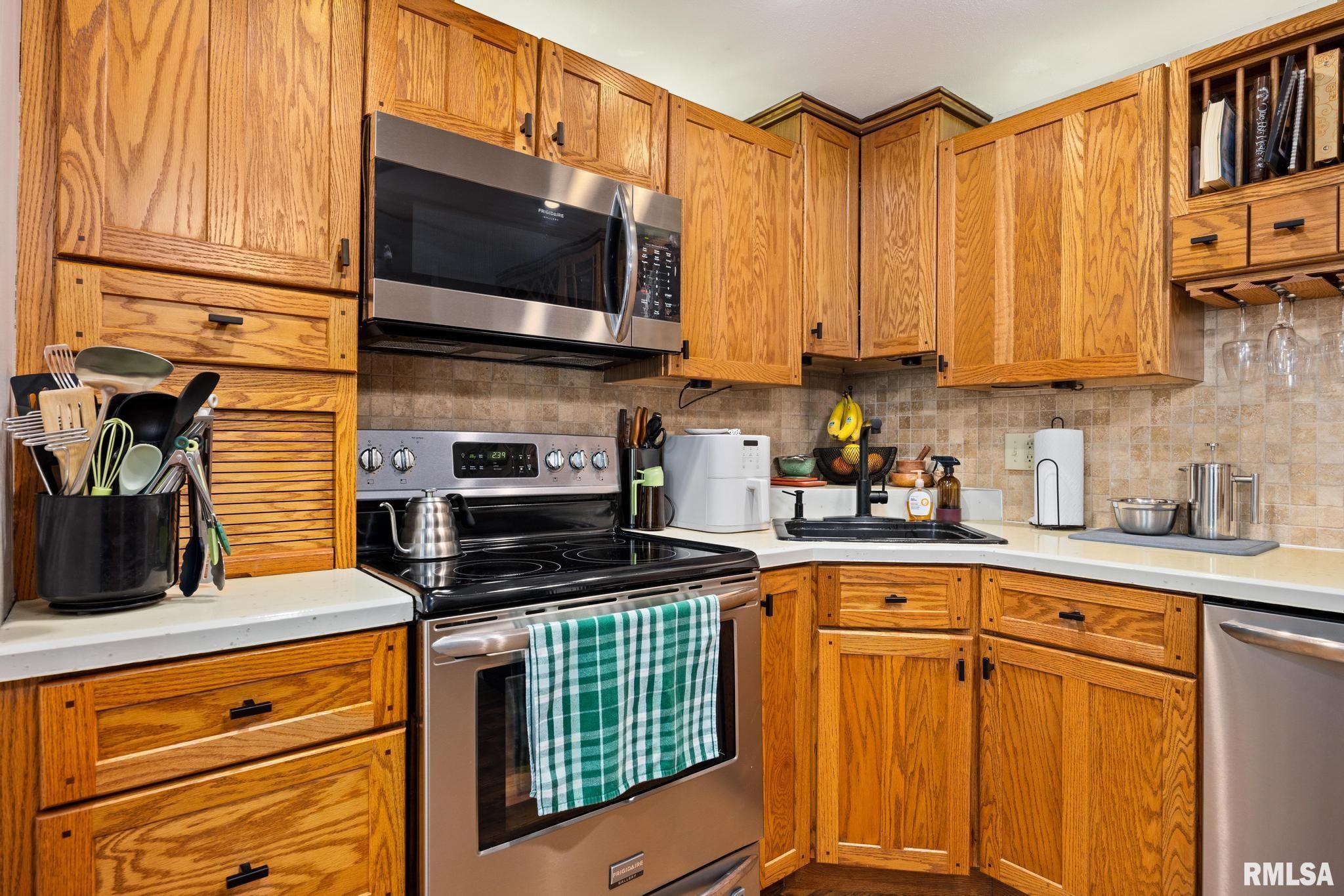 4913 West Woodfern Road Peoria, IL 61607 - Photo 9 of 34
