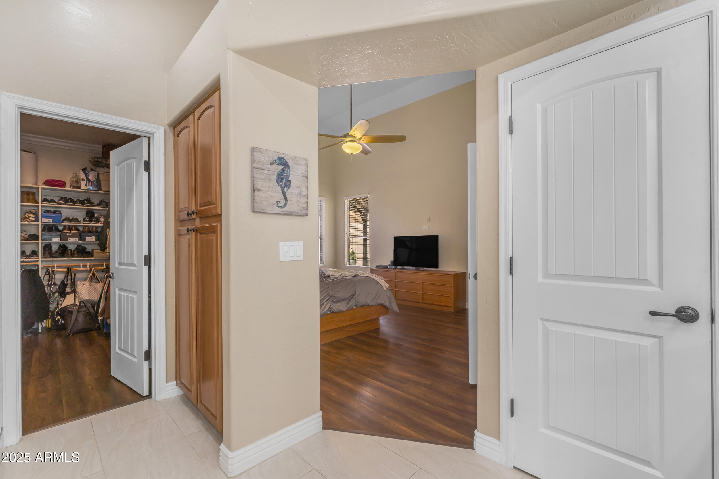 16044 South 24th Place Phoenix, AZ 85048 - Photo 20 of 42 a view of living room