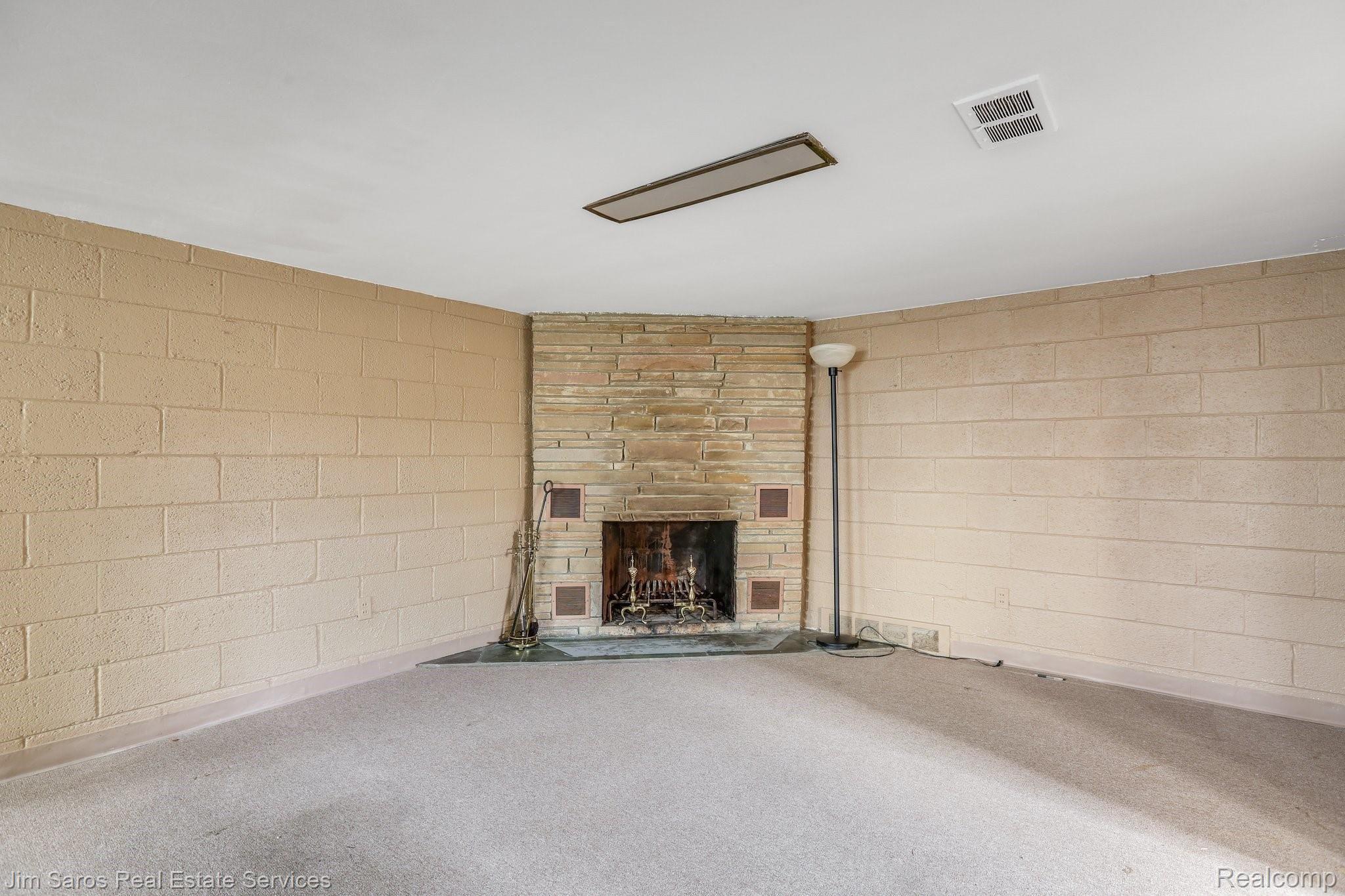 1081 Torrey Road Grosse Pointe, MI 48236 - Photo 17 of 22 25-web-or-mls-1081 Torrey Road0022.jpg