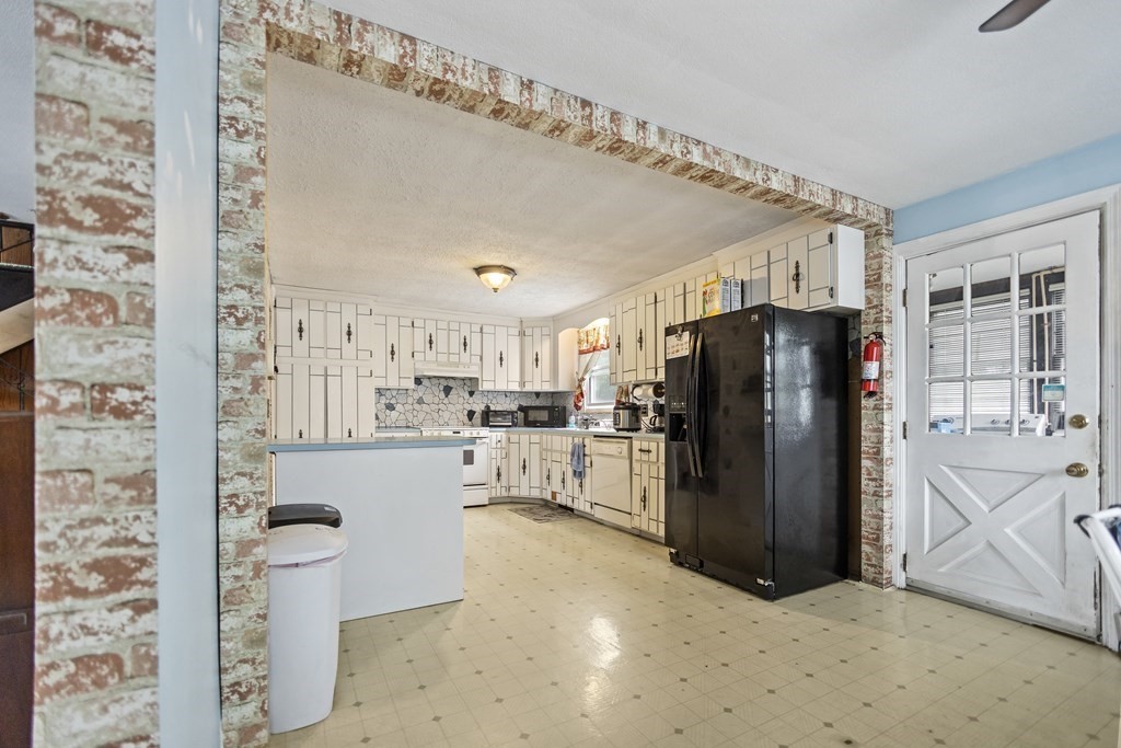 79 Imbaro Road Boston, MA 02136 - Photo 3 of 34 Gallery Image 3
