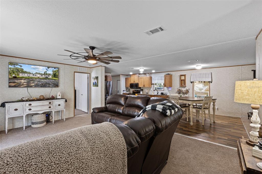 140 Southwest Spaulding Court Fort White, FL 32038 - Photo 6 of 66 Gallery Image 6