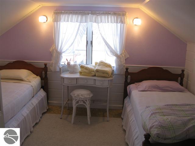8660 South Lakeview Road Traverse City, MI 49684 - Photo 14 of 25 1738861-13.JPG