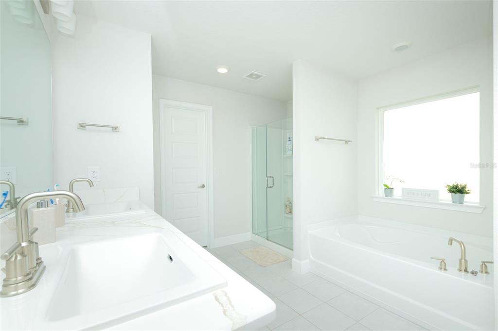11267 Northwest 4th Street Ocala, FL 34482 - Photo 36 of 86 a bathroom with a bathtub and a sink