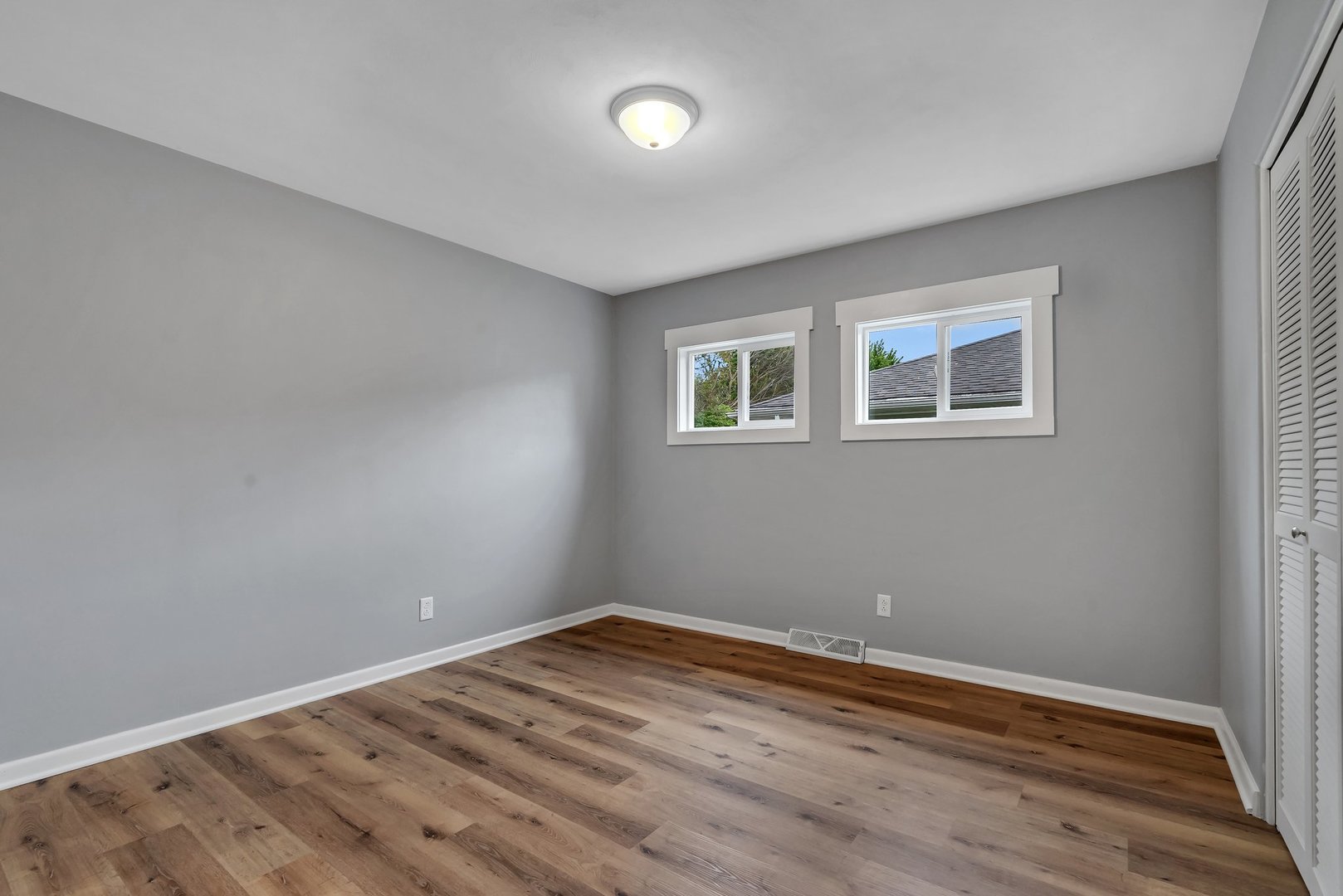1314 West Washington Street Ottawa, IL 61350 - Photo 13 of 21 a view of empty room with wooden floor