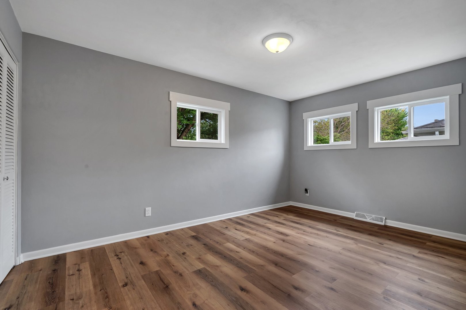1314 West Washington Street Ottawa, IL 61350 - Photo 14 of 21 a view of empty room with wooden floor and fan
