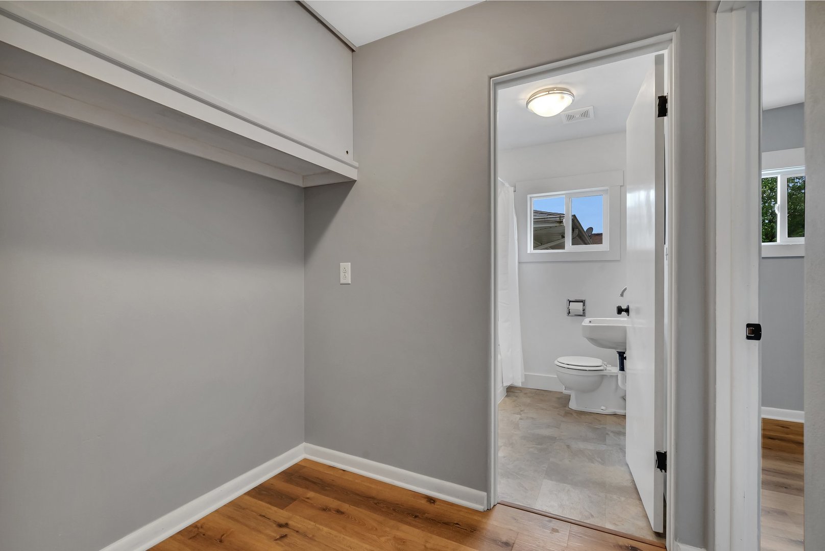 1314 West Washington Street Ottawa, IL 61350 - Photo 16 of 21 a bathroom with a toilet