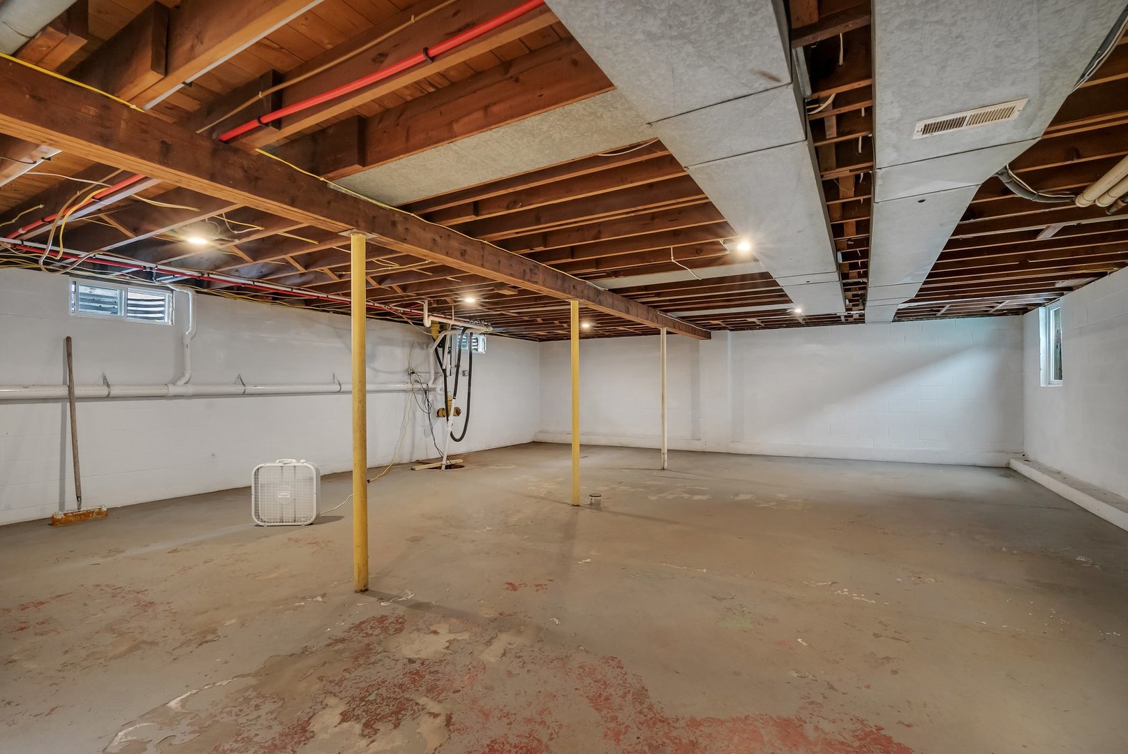 1314 West Washington Street Ottawa, IL 61350 - Photo 18 of 21 a view of an empty room