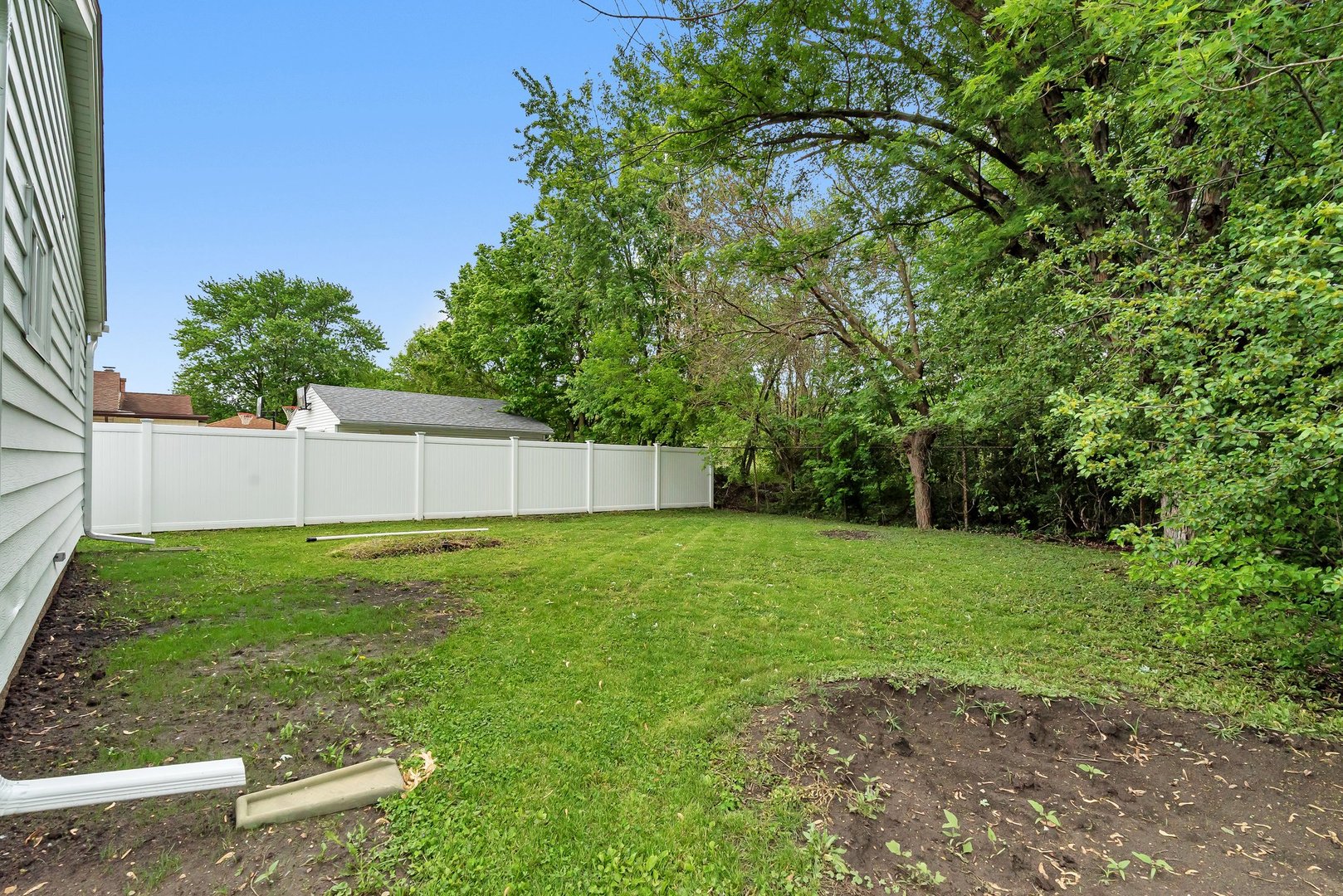 1314 West Washington Street Ottawa, IL 61350 - Photo 21 of 21 a view of a backyard with a garden