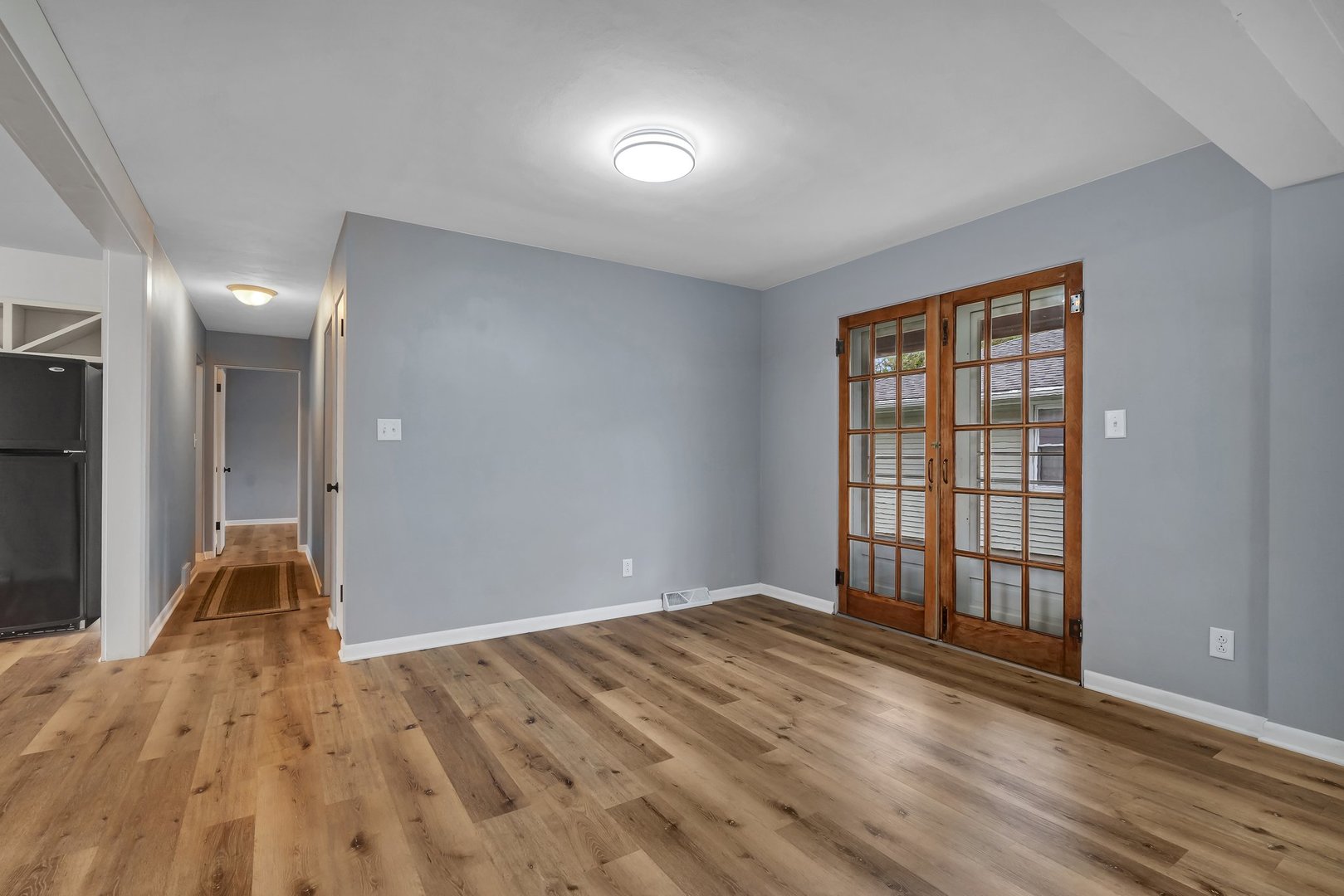 1314 West Washington Street Ottawa, IL 61350 - Photo 6 of 21 a view of empty room with wooden floor