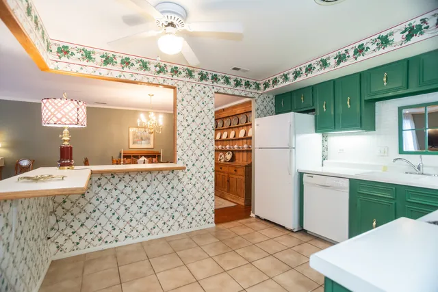 $349,000 | 221 North Kenilworth Avenue, Unit 109, Oak Park, IL 60302