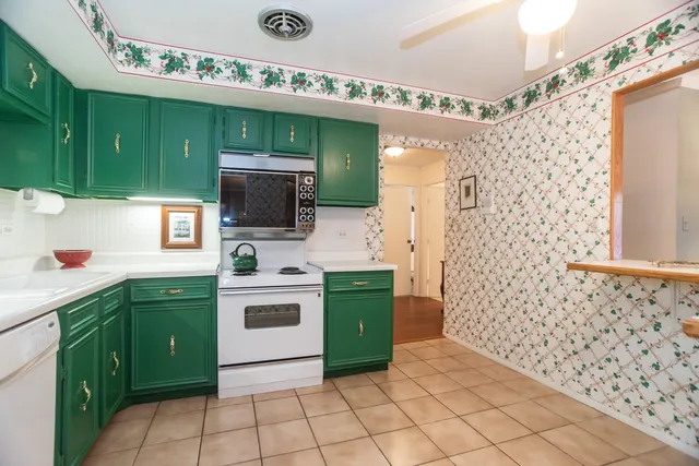 $349,000 | 221 North Kenilworth Avenue, Unit 109, Oak Park, IL 60302