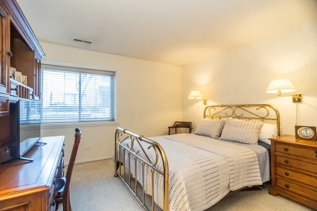 $349,000 | 221 North Kenilworth Avenue, Unit 109, Oak Park, IL 60302