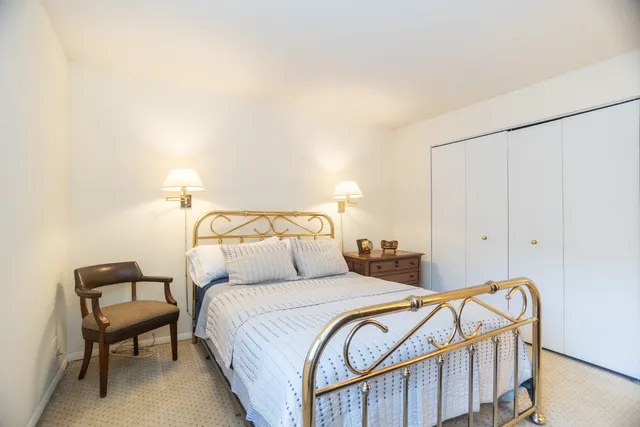 $349,000 | 221 North Kenilworth Avenue, Unit 109, Oak Park, IL 60302