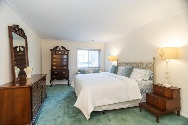 $349,000 | 221 North Kenilworth Avenue, Unit 109, Oak Park, IL 60302