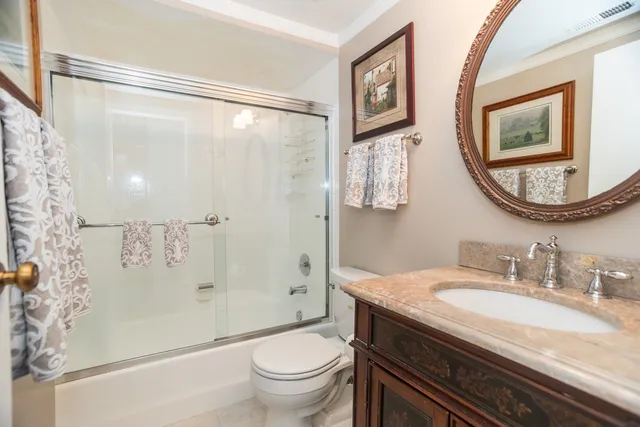 $349,000 | 221 North Kenilworth Avenue, Unit 109, Oak Park, IL 60302