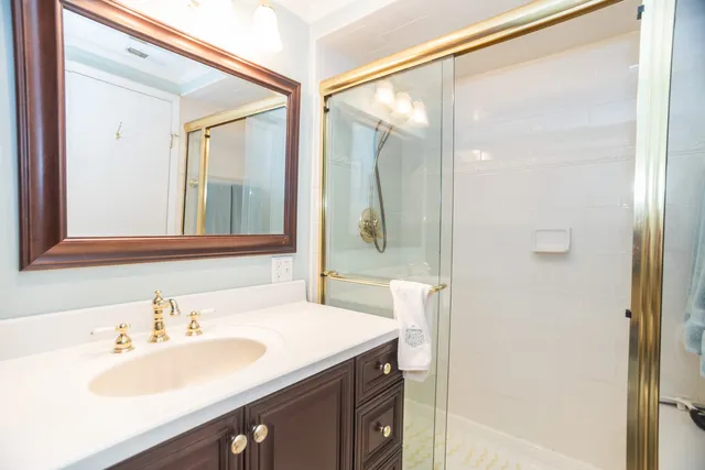 $349,000 | 221 North Kenilworth Avenue, Unit 109, Oak Park, IL 60302