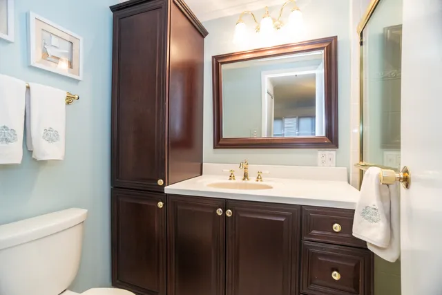 $349,000 | 221 North Kenilworth Avenue, Unit 109, Oak Park, IL 60302