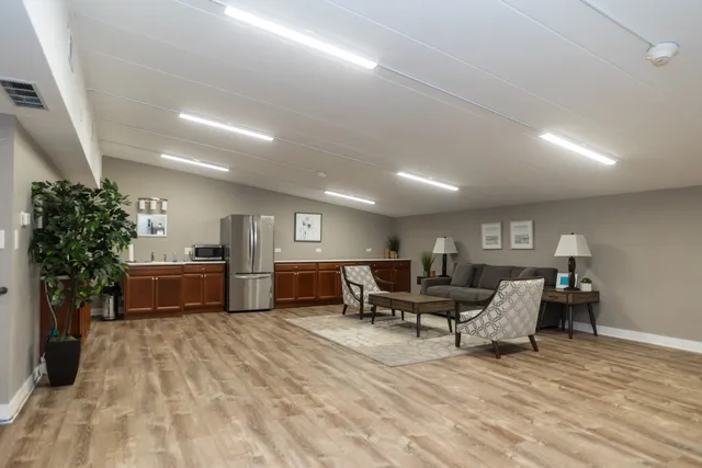 $349,000 | 221 North Kenilworth Avenue, Unit 109, Oak Park, IL 60302