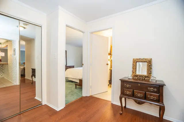 $349,000 | 221 North Kenilworth Avenue, Unit 109, Oak Park, IL 60302