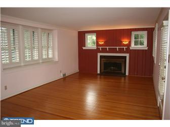 323 Holmecrest Road Jenkintown, PA 19046 - Photo 2 of 10 Living Room