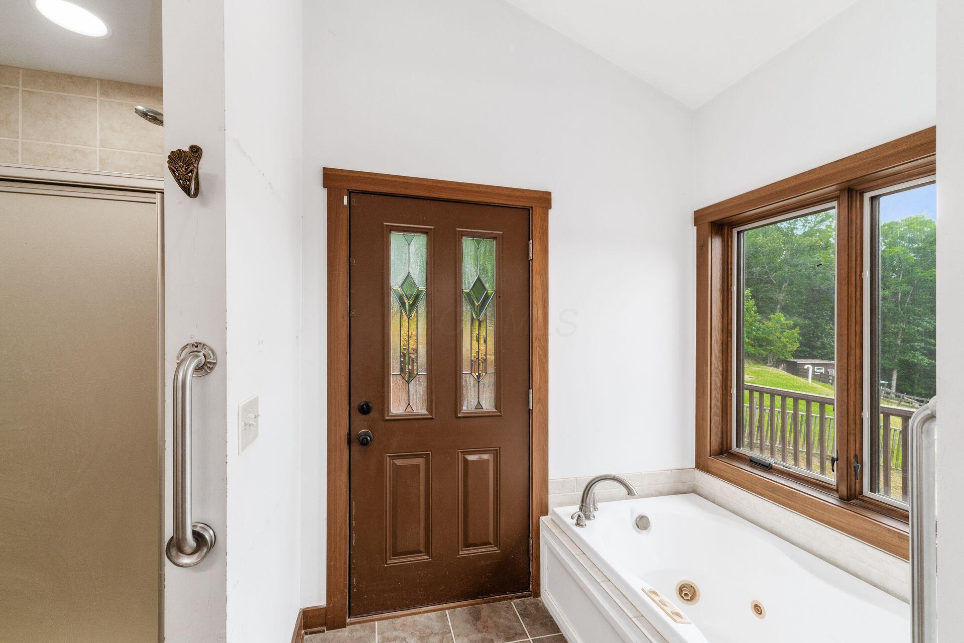 422 Debord Road Waverly, OH 45690 - Photo 23 of 57 Master Bath