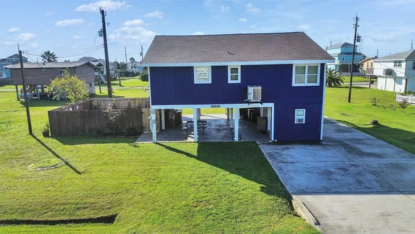 $2,200 | 16527 Lewis Scot Road, Jamaica Beach, TX 77554