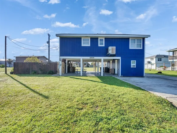 $2,200 | 16527 Lewis Scot Road, Jamaica Beach, TX 77554