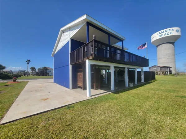 a view of a house with a yard and garage