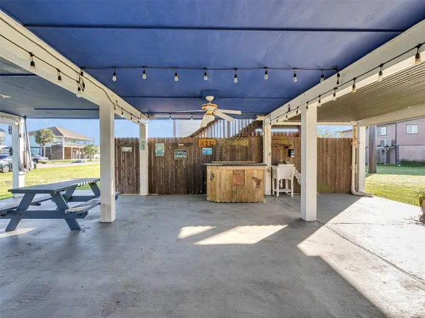 $2,200 | 16527 Lewis Scot Road, Jamaica Beach, TX 77554