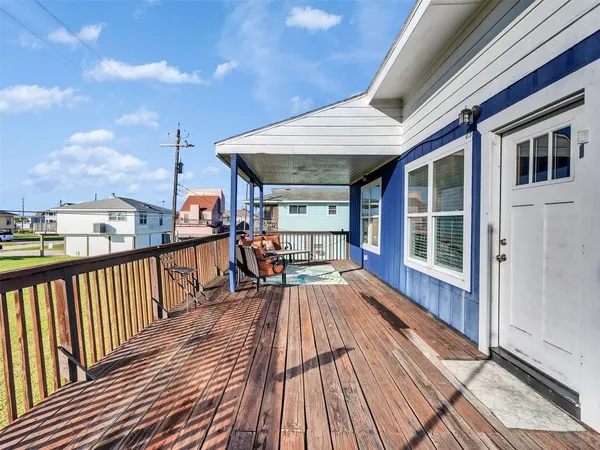$2,200 | 16527 Lewis Scot Road, Jamaica Beach, TX 77554