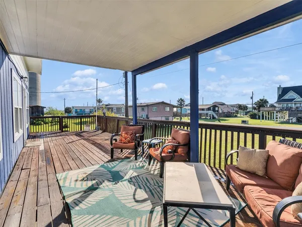 $2,200 | 16527 Lewis Scot Road, Jamaica Beach, TX 77554