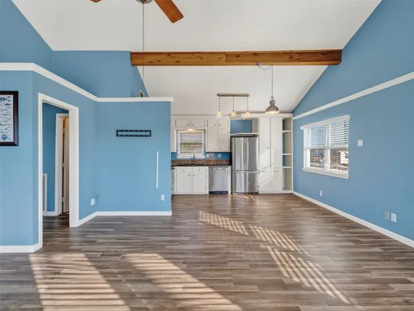 $2,200 | 16527 Lewis Scot Road, Jamaica Beach, TX 77554