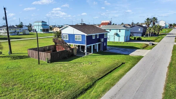$2,200 | 16527 Lewis Scot Road, Jamaica Beach, TX 77554