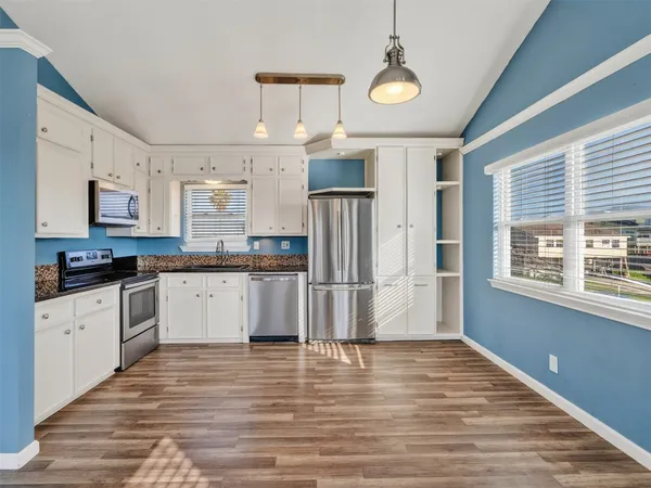 $2,200 | 16527 Lewis Scot Road, Jamaica Beach, TX 77554