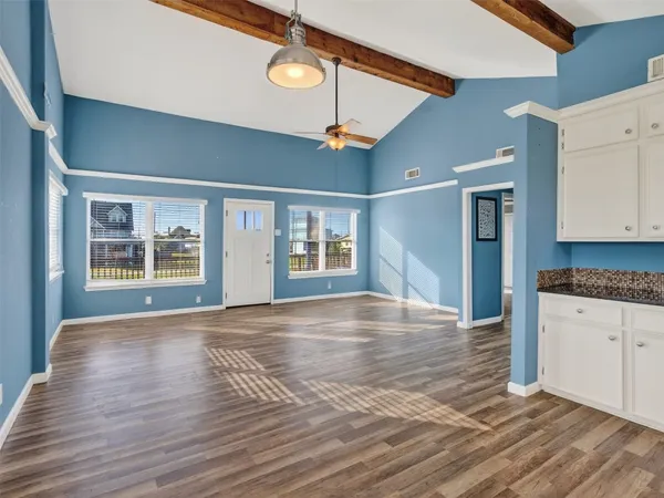 $2,200 | 16527 Lewis Scot Road, Jamaica Beach, TX 77554