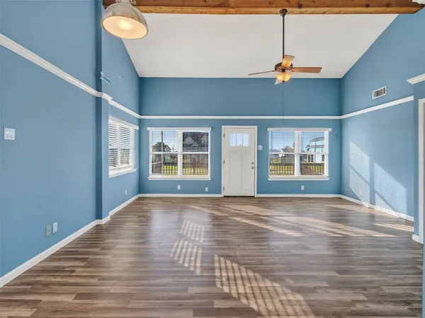 $2,200 | 16527 Lewis Scot Road, Jamaica Beach, TX 77554