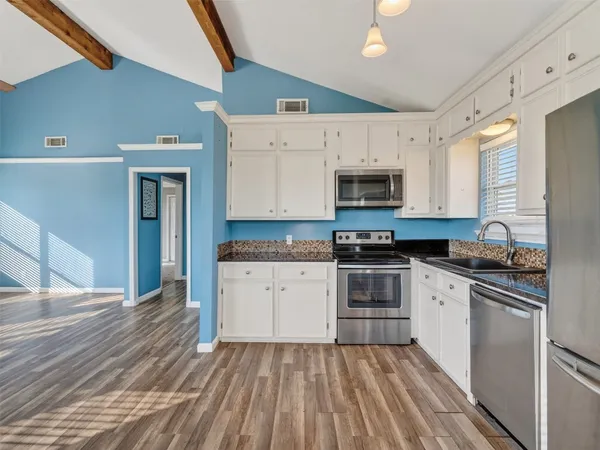 $2,200 | 16527 Lewis Scot Road, Jamaica Beach, TX 77554