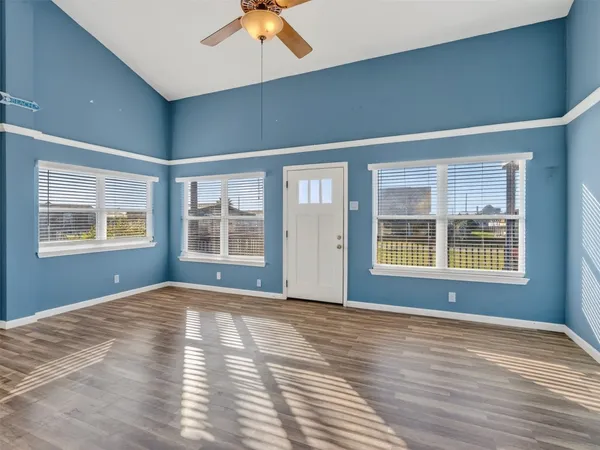 $2,200 | 16527 Lewis Scot Road, Jamaica Beach, TX 77554