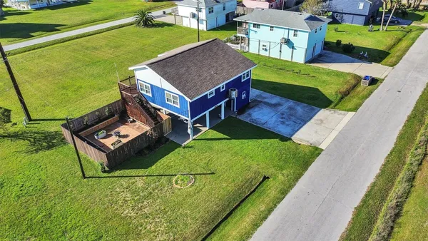 $2,200 | 16527 Lewis Scot Road, Jamaica Beach, TX 77554