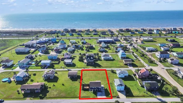 $2,200 | 16527 Lewis Scot Road, Jamaica Beach, TX 77554
