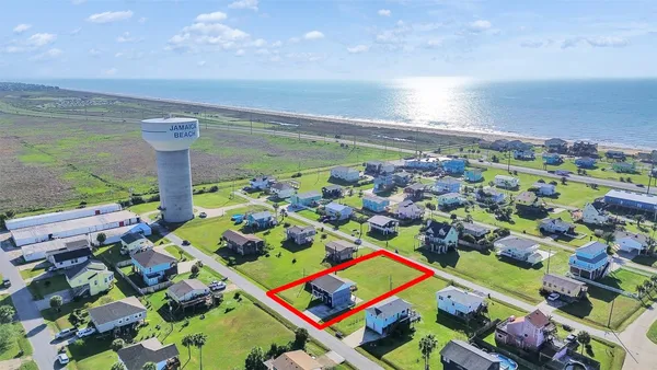 $2,200 | 16527 Lewis Scot Road, Jamaica Beach, TX 77554